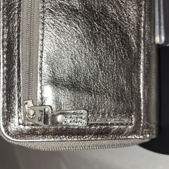 Fossil Metallic Zip Around Wallet Vintage - Picture 3 of 6